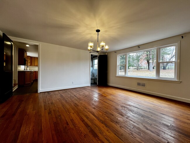 Dining room - 633 Little Britain Rd N