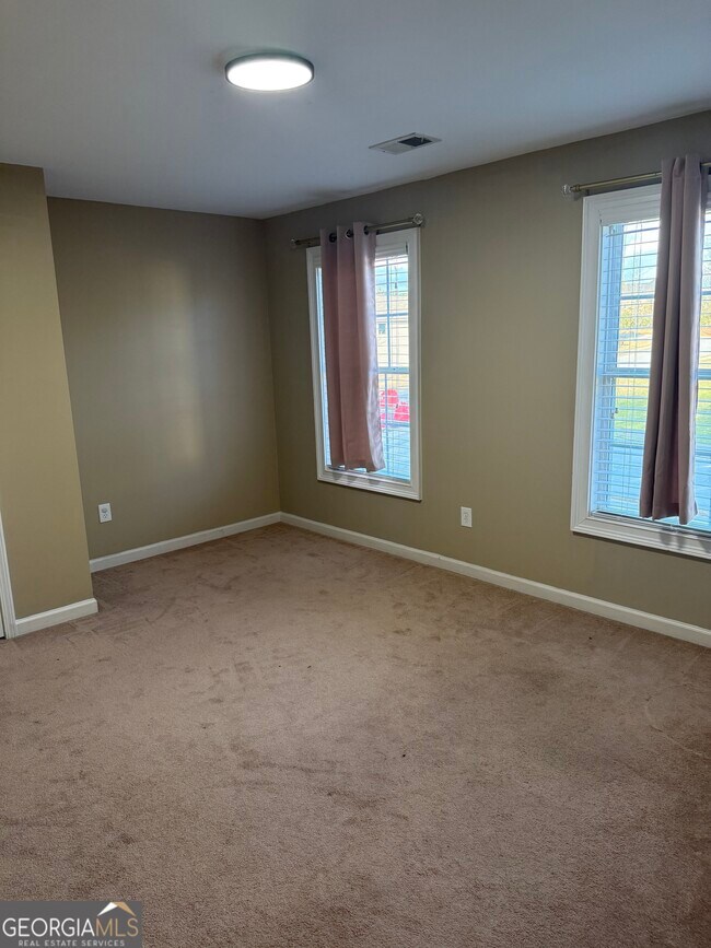 Building Photo - 2104 Ginger Estates Dr NE