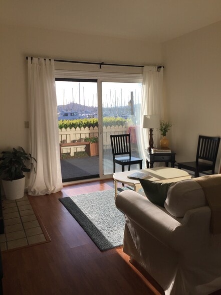 Living room and patio view - 127 Shoreline Ct