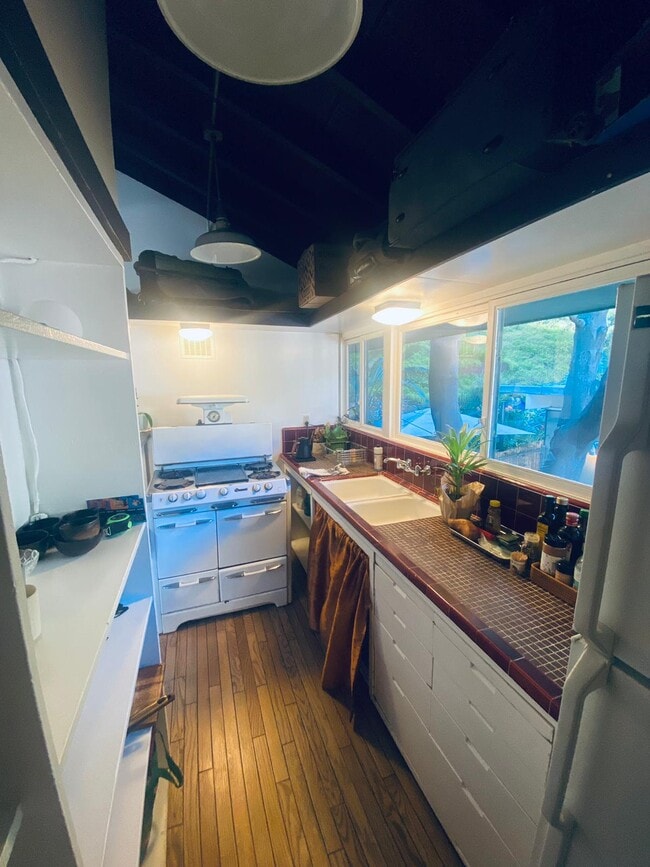 Guest House's Kitchen - 8440 Yucca Trl