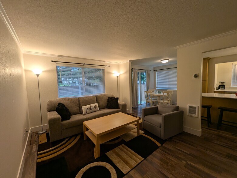 Livingroom - 319 10th Ave SE