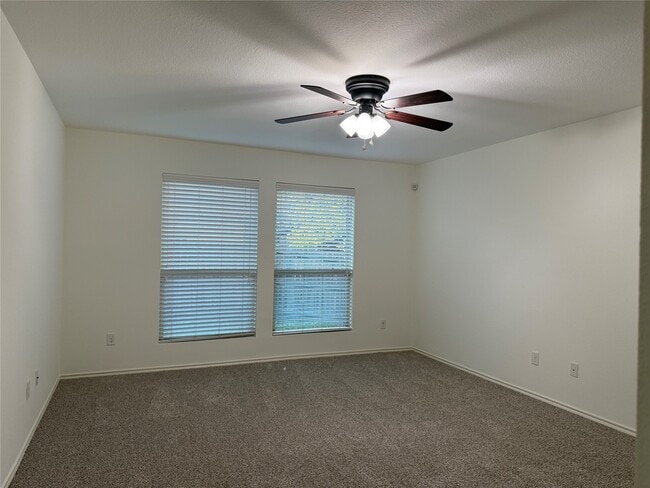 Building Photo - 962 Oak Lynn Dr