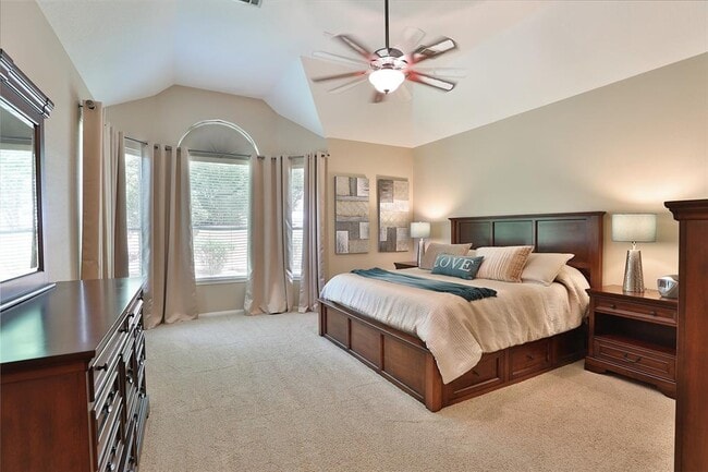 Building Photo - 8414 Green Valley Dr