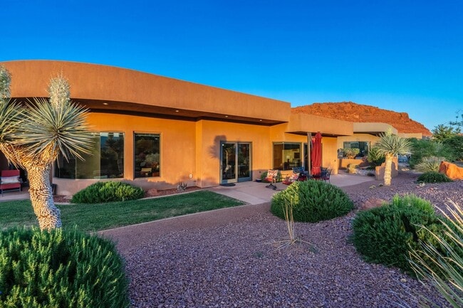Building Photo - Cliffs of Snow Canyon