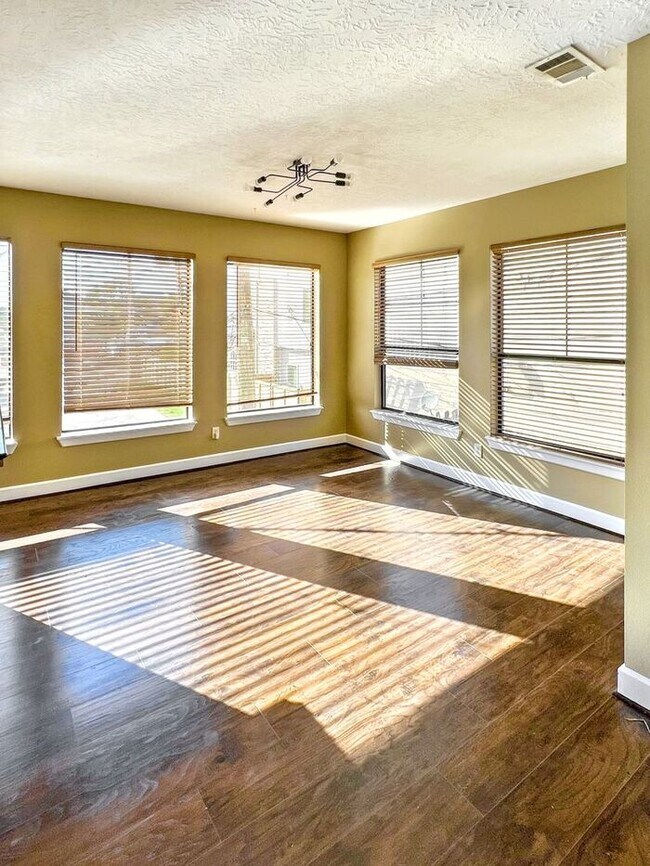 Building Photo - Welcome to your new house!