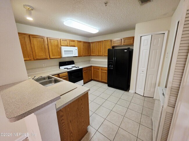 Building Photo - 9505 Armelle Way