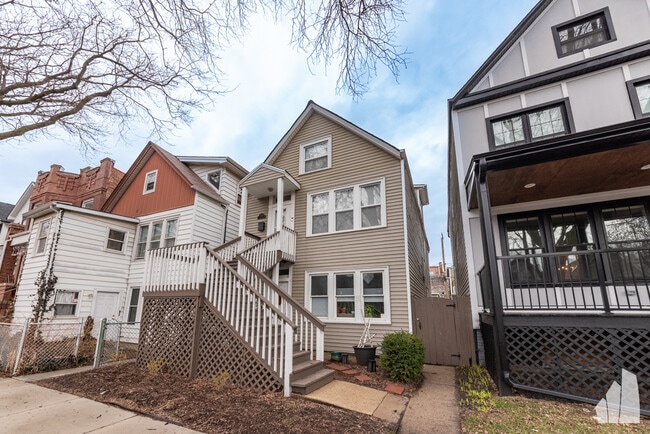 Building Photo - 2428 W Carmen Ave