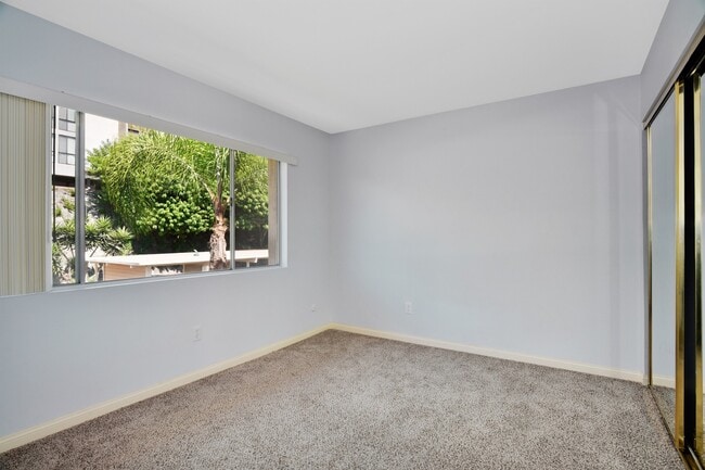 Building Photo - 2 bedroom 2 bath condo for rent in San Car...