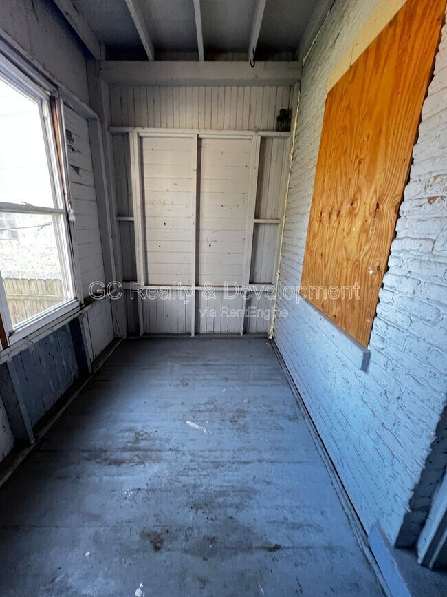 Building Photo - 1439 N Artesian Ave