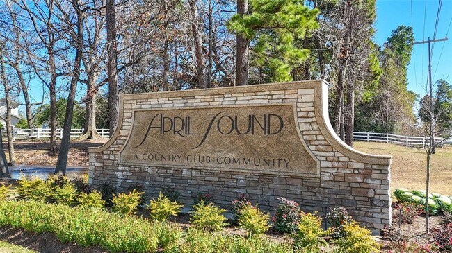 Building Photo - 164 April Point Dr S