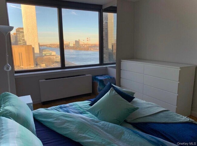 Building Photo - 415 E 37th St