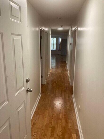 Building Photo - 746 S Oakley Blvd