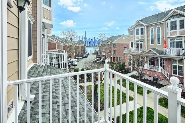 Building Photo - 326 Midland Ct