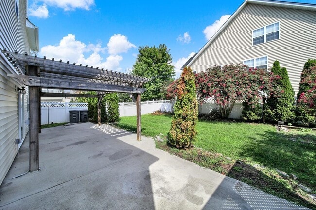 Building Photo - Stunning 6 Bed 3.5 Bath Home in Davidson!