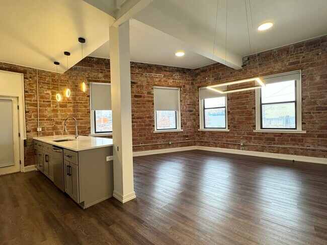 Building Photo - 1211 W 27th St