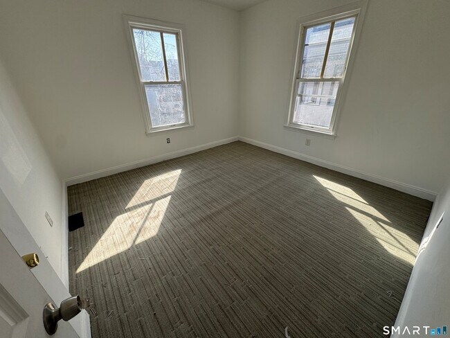 Building Photo - 107 Fremont St