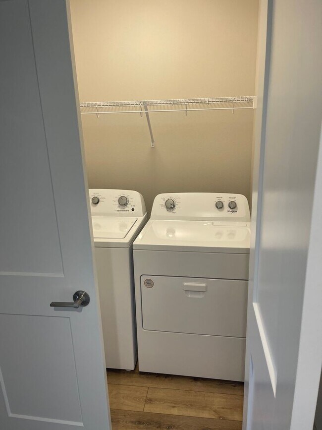 Building Photo - Luxury Newer Construction Townhome with Attached 2 Car Garage!