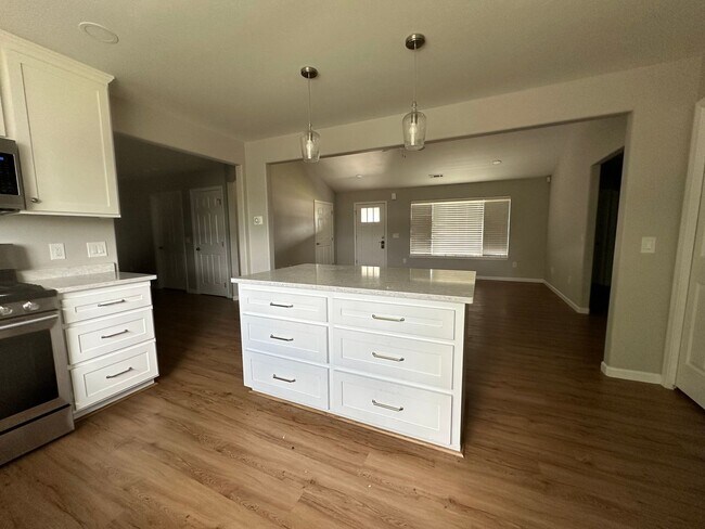 Building Photo - 921 Quail Point Ct