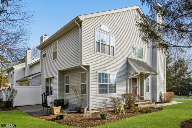 Building Photo - 13 Winding Brook Rd