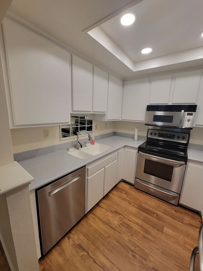 Building Photo - Beautifully Updated 2-bedroom 2 bath Condo...