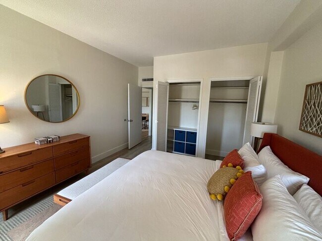 Building Photo - 14 Lockwood Dr