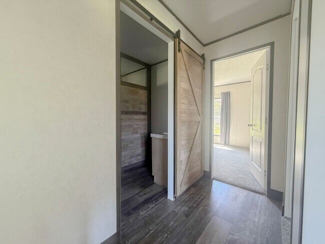 Building Photo - Spacious 4-Bedroom Home on 1 Acre in Peaceful Rickman Setting