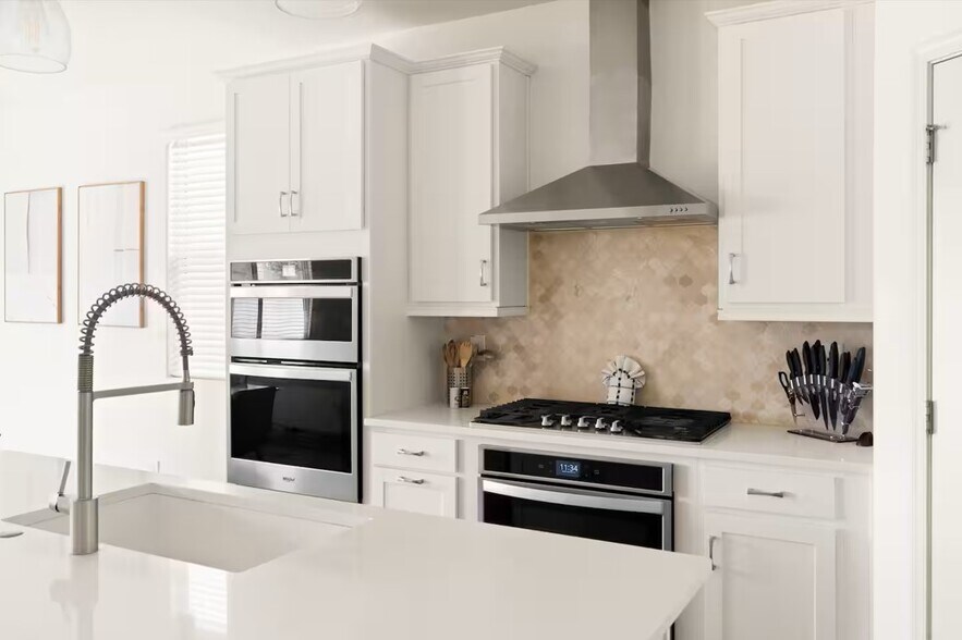 Building Photo - 2437 E Alta Vista Rd