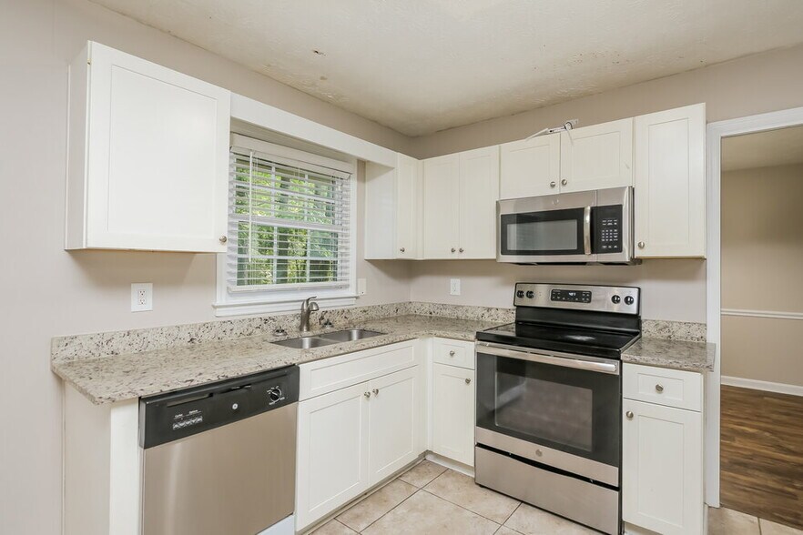 Building Photo - 2264 Old Concord Dr SE