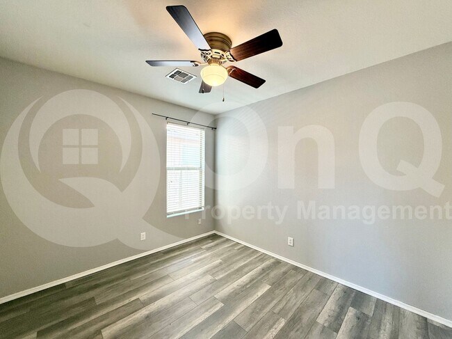 Building Photo - 45513 W Starlight Dr