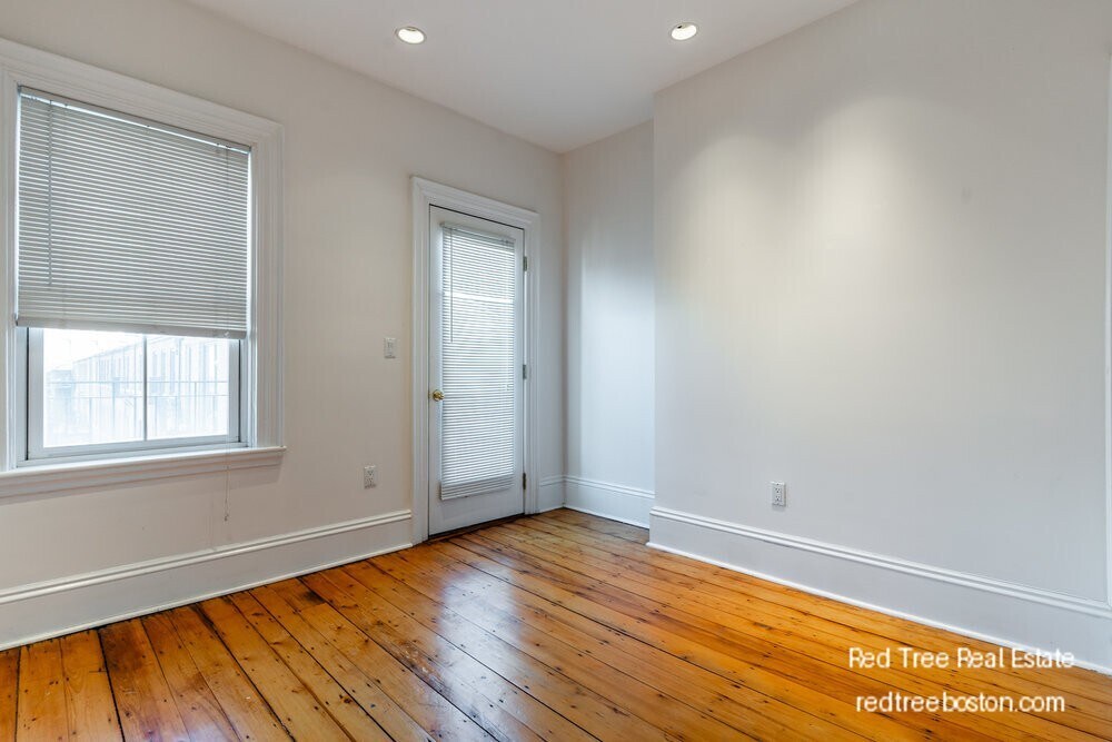 Building Photo - 1609 Tremont St