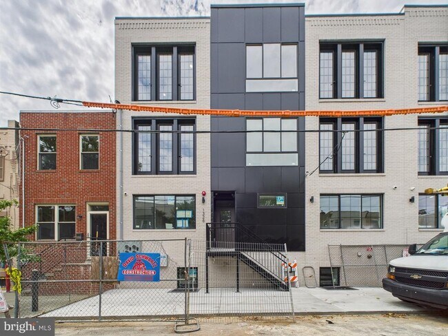 Building Photo - 1326 Grove St