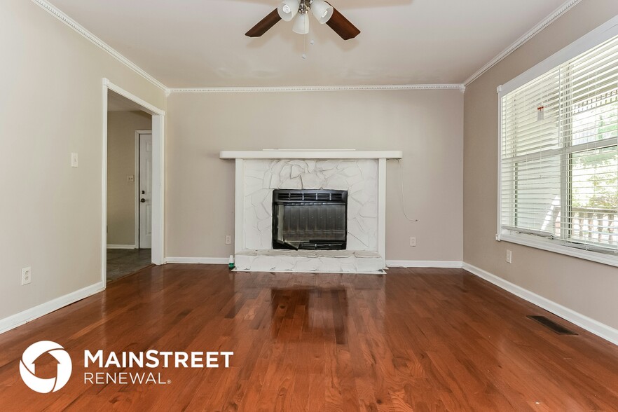 Building Photo - 208 Wildwood Dr