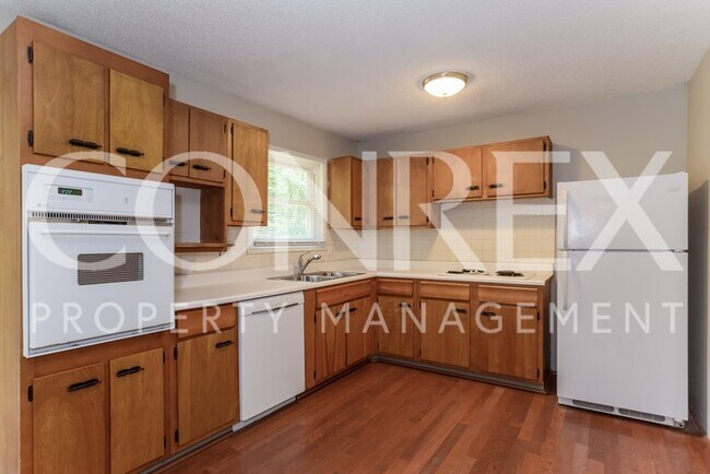 Building Photo - Huge Three-Bedroom, 1.5 Bath in KC, MO!