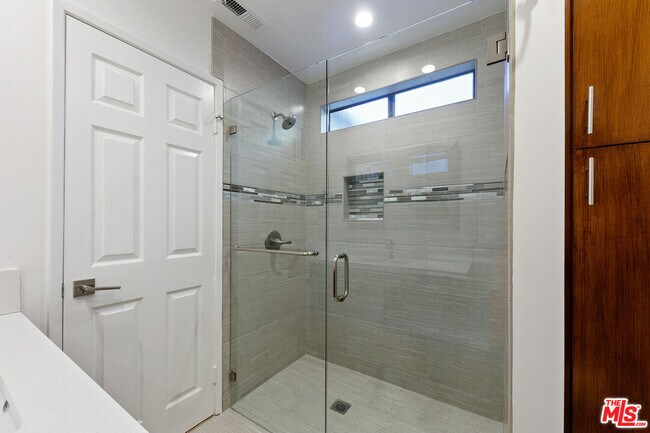 Building Photo - 6515 Dume Dr