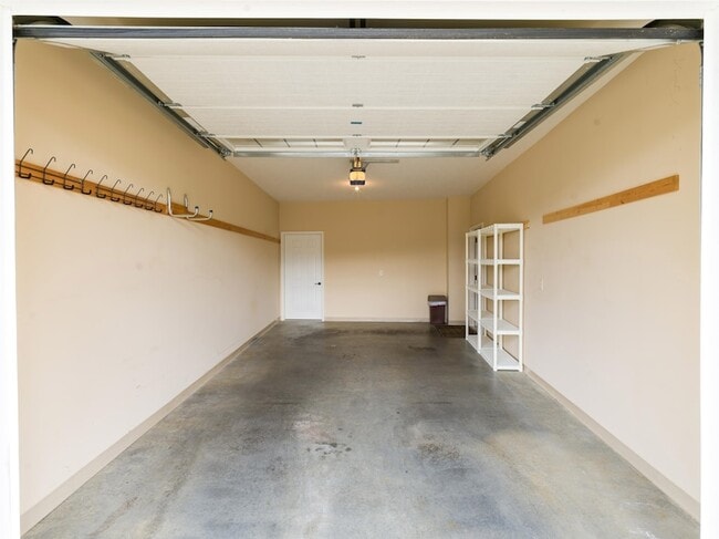 Building Photo - 2616 Greenport Dr