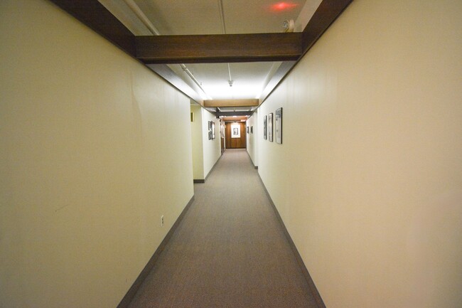 Building Photo - Furnished Unit STEPS FROM THE MAYO CLINIC ...