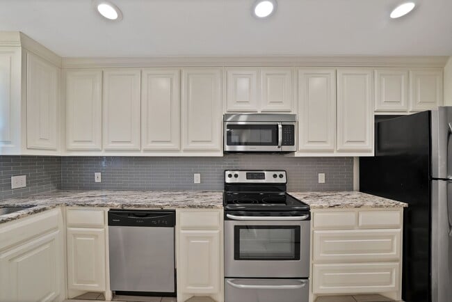 Building Photo - 2303 Park Hill Dr