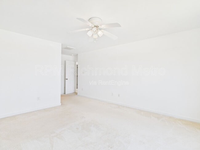Building Photo - 656 Abbey Village Cir