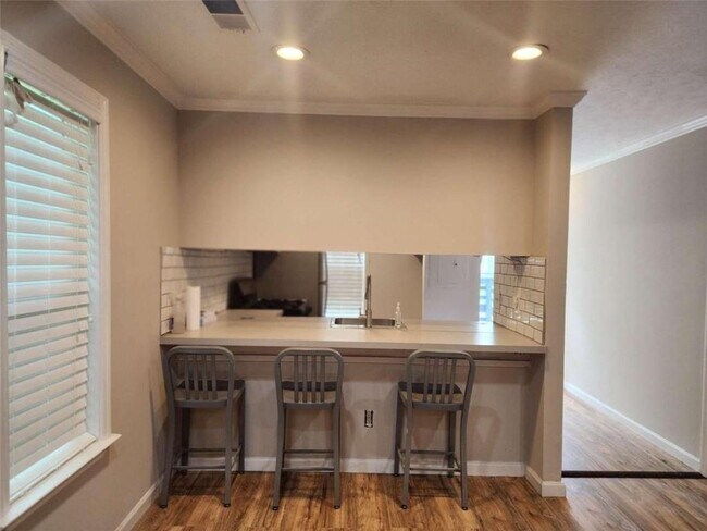 Building Photo - 2079 Charter Ln