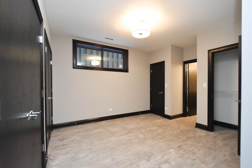 Building Photo - 4326 N Ashland Ave