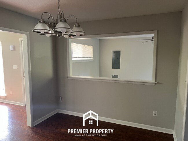 Building Photo - 2322 Rodgers Dr NE