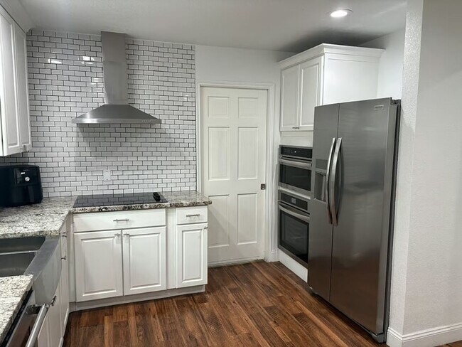 Building Photo - 17211 Rolling Creek Dr