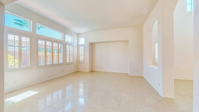Building Photo - Beautiful 4 bedroom 3 full bath home with 2,902 Sq. FT. of living space.