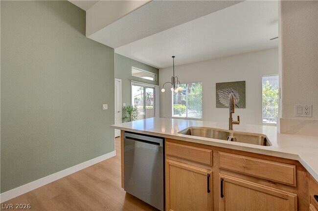 Building Photo - 2305 W Horizon Ridge Pkwy