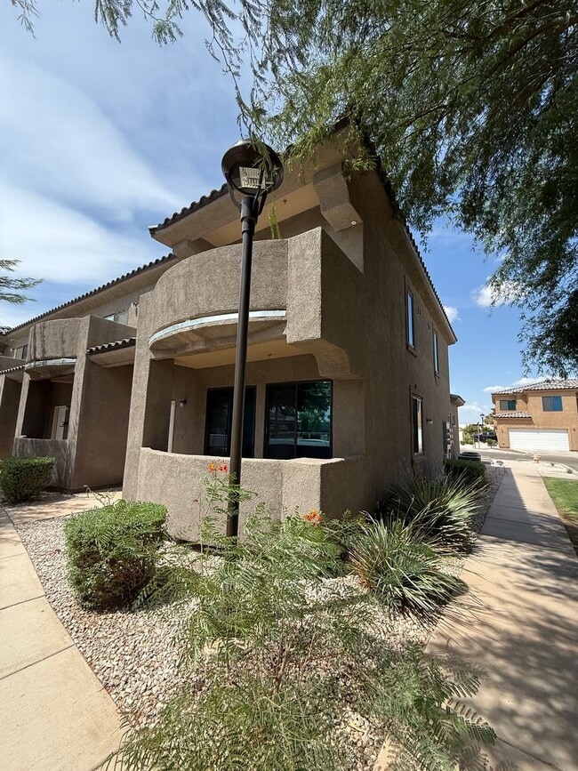 Building Photo - Luxury End Unit in El Dorado Condo for Rent