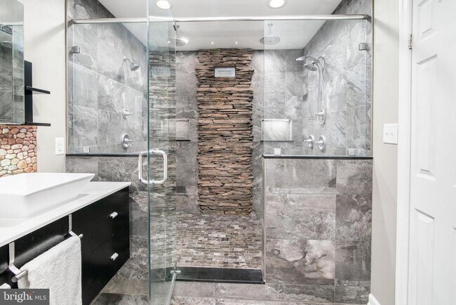 Building Photo - 5444 E Nithsdale Dr