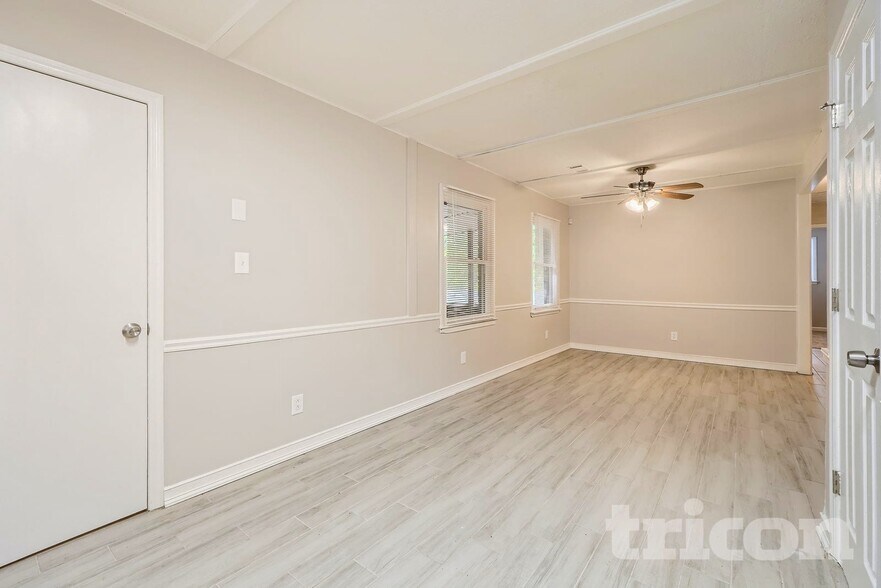 Building Photo - 5313 Larewood Dr