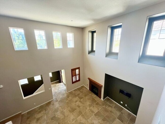 Building Photo - Resort-Style Living with Private Balcony Near Community Pools