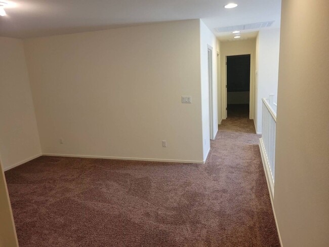 Building Photo - Stylish 3-Bedroom, 2.5-Bath Home with Loft in Providence