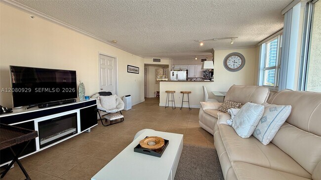 Building Photo - 1155 Brickell Bay Dr